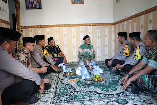 Perkuat Jalinan Silaturami dengan Ulama, Kapolres Mojokerto Kota Berkunjung ke Ketua MWCNU Gedeg
