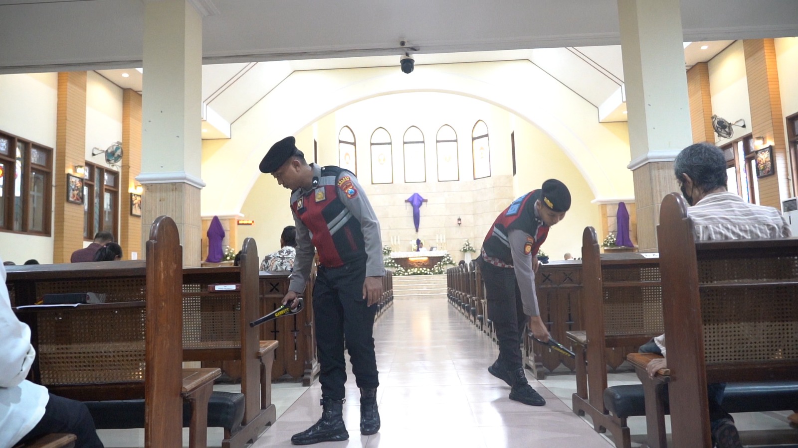 Polisi Sterilisasi Gereja di Kota Mojokerto , Berikan Rasa Aman dan Nyaman Pada Rangkaian Ibadah Paskah