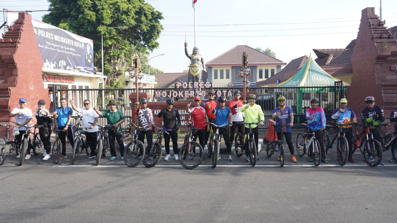Ting Ting – Kring Kring, Kapolres Mojokerto Kota  rutin Gowes Menyapa Masyarakat Pantau Kamtibmas