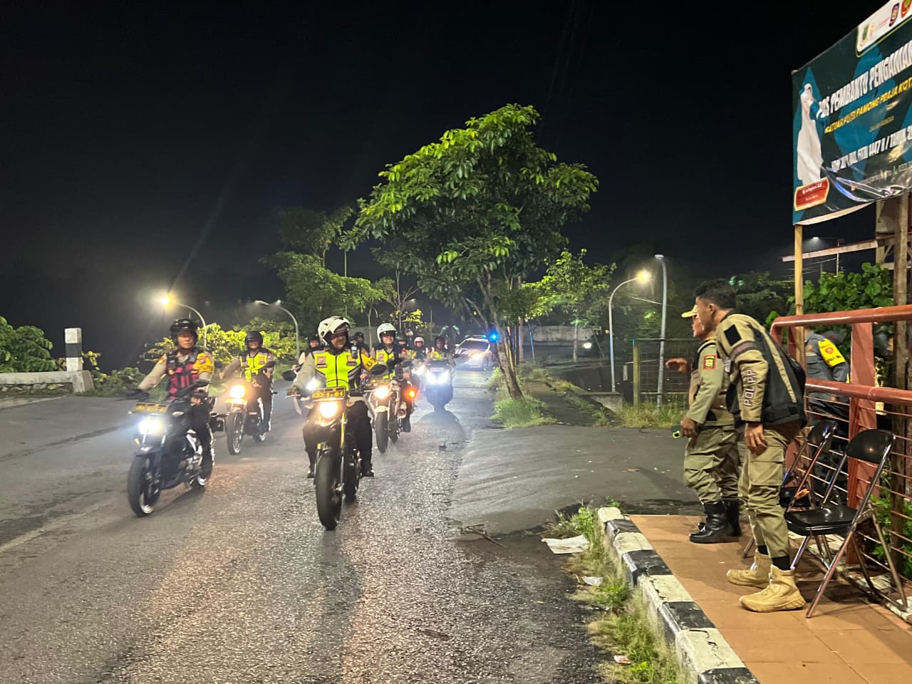 Kapolres Mojokerto Kota Pimpin Patroli Malam Takbir, Amankan Jalur Utama dan Pusat Keramaian